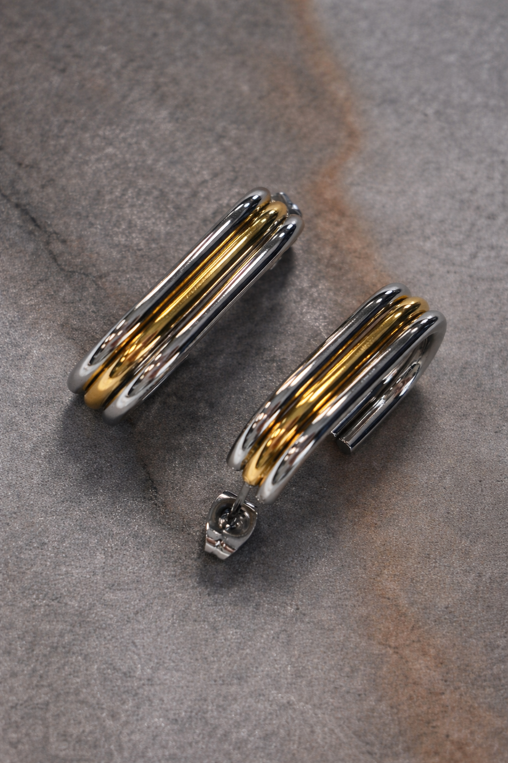 Two-Tone Curve Hoop Earrings 18K Gold PVD & Stainless Steel